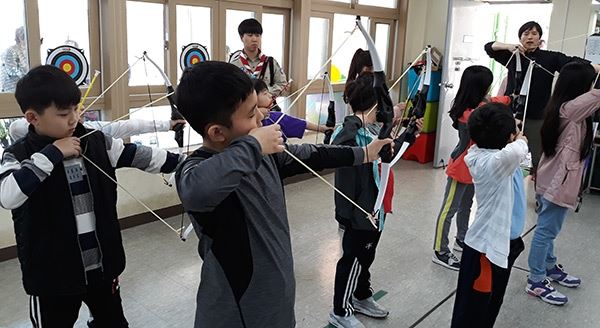 찾아오는 양궁체험학습장 운영 / 사진=안양서초