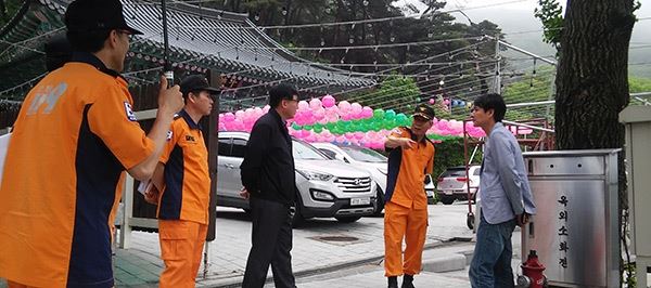 경기도재난안전본부 서부지역본부장 삼막사방문 / 사진=안양소방서