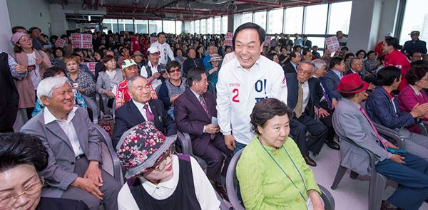 '문전성시','인산인해'를 이룬 개소식 방문자들 / 사진=이필운 후보