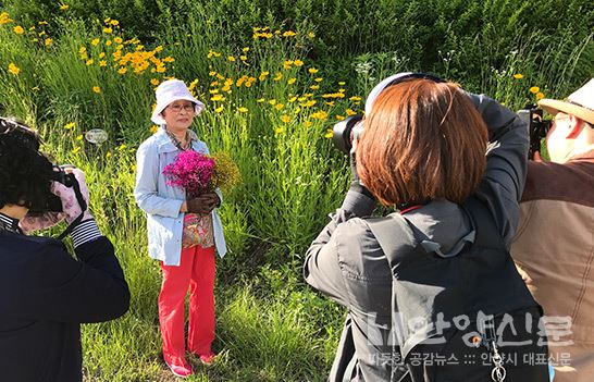 석수3동 홀몸어르신 산책도우미 행사 ⓒ안양신문