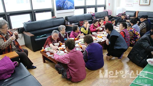 석수3동 석수아이파크 경로당 ‘건강기원 팥죽 나눔행사’