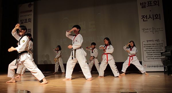 2019년 부흥마을학교 발표회, 전시회 / 사진=부흥복지관