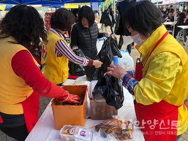 안양시 적십자봉사회 ‘사랑의 대 바자회’ 개최