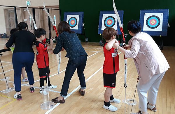 안양서초, 스포츠 스타와 함께하는 양궁체험 수업 실시 / 사진=안양서초