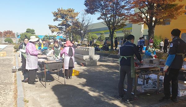 ‘소년보호위원과 함께하는 사랑의 삼겹살 나눔’ 행사 개최 / 사진=고봉중고등학교