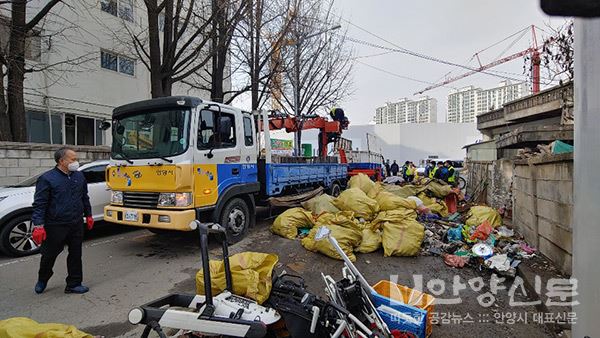 100톤 쓰레기더미에서 사는 남자