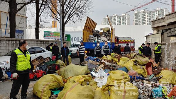 100톤 쓰레기더미에서 사는 남자