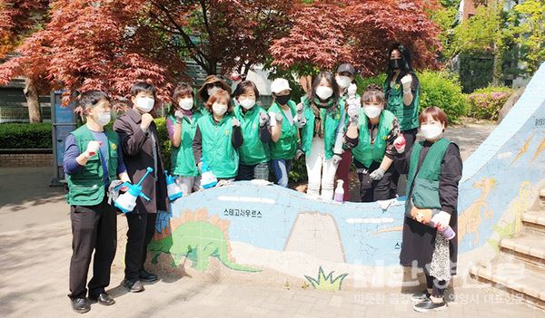 관양1동 새마을부녀회, 꽃도 심고, 어린이 안전도 지키고