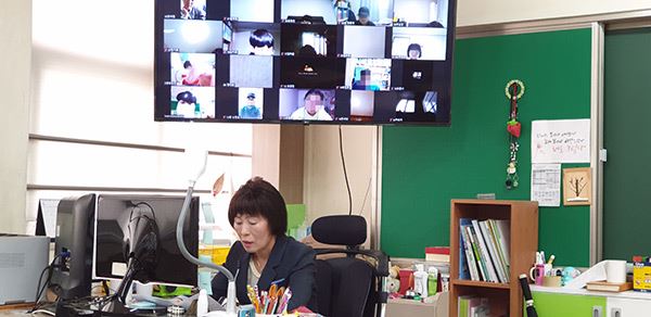 학생들이 궁금한 점, 하고 싶은 이야기를 실시간 온라인으로 소통