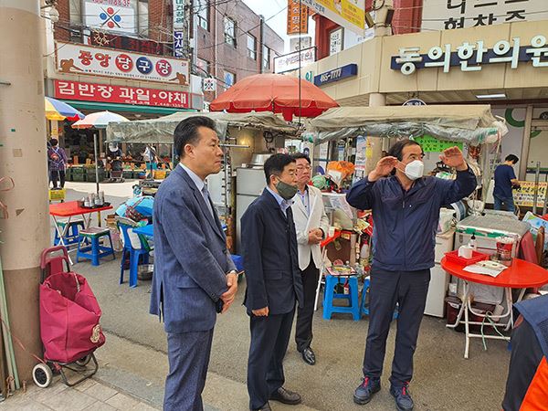 강득구 국회의원 임기 첫 행보, 지역 중앙시장 소상공인들과 만남