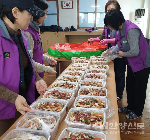 비산2동 지역사회보장협의체와 동V터전 친환경수세미와 밑반찬 취약계층에 전달