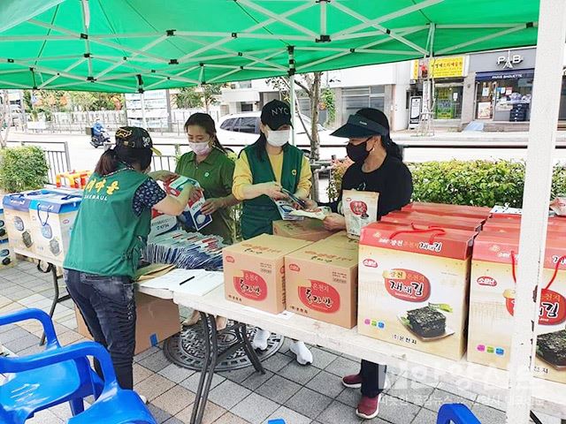 안양7동 새마을부녀회 회원 3명, 강득구 국회의원으로부터 표창장 수여 받아..