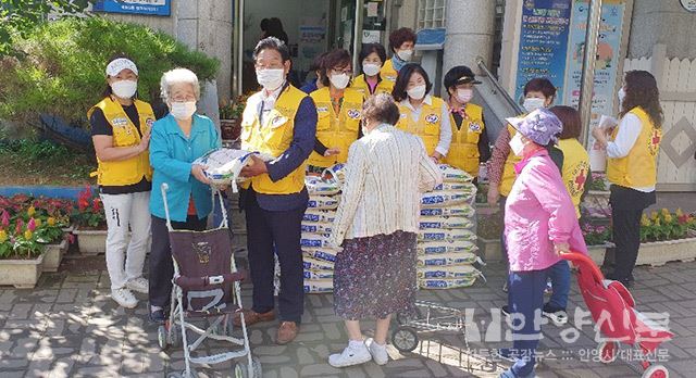 '사랑과 정성이 담긴 커다란 선물' 함께 나누는 박달2동 적십자봉사회