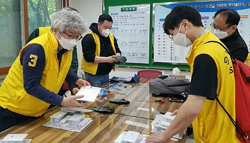 안양시 부림동 지역사회보장협의체, LS오토모티브(주) 재능기부 봉사단체와 함께 거동불편자 전등 리모컨 스위치 설치 지원