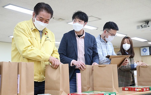 안양시 사회복지행정연구회, 아동양육시설에 선물꾸러미 전달