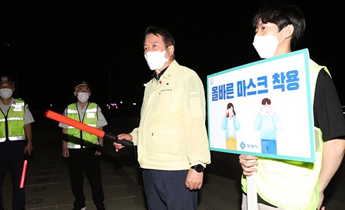 최대호 안양시장, 4단계 첫날 평촌중앙공원 야간 시찰