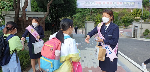 신안초등학교, 학부모폴리스와 함께하는 하굣길 학교폭력 예방 캠페인