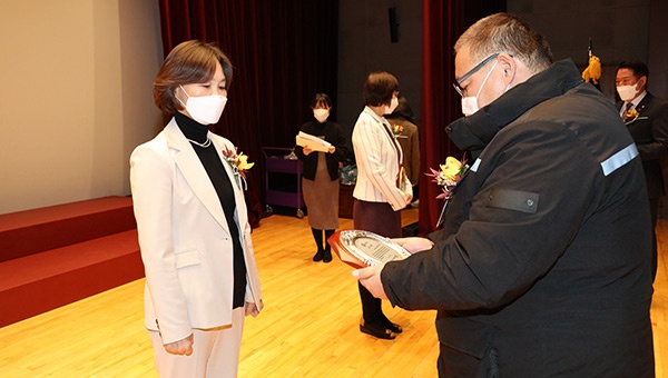 안양시의회 이은희 의원, 주민자치협의회 공로패 수상