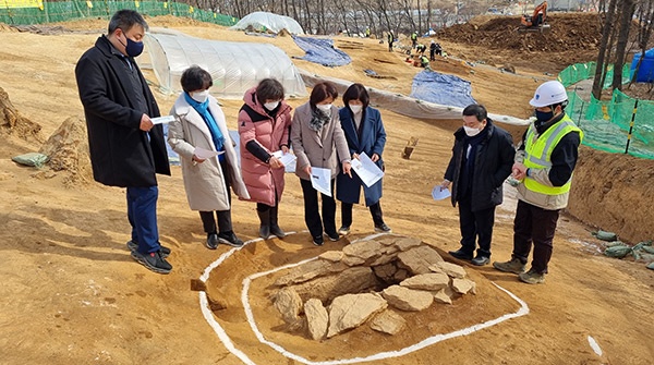 안양시의회 보사환경위원회, 매장문화재 출토 현장 방문