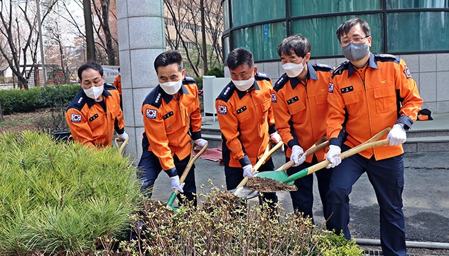 안양소방서, ‘봄맞이 환경정비’... 몸도 마음도 봄꽃처럼 활짝!