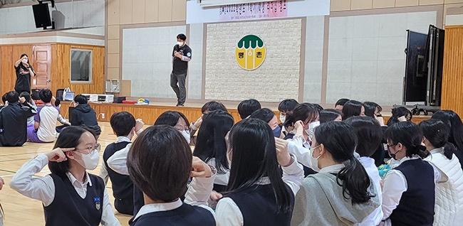 평촌중학교, 학생자치회 주관 청소년의 달 기념 행사 실시 ‘나, 너, 우리같이, 학생자치’