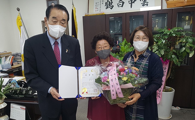 만안구 노인지회, 제50회 어버이날 기념 표창장 수여식 가져