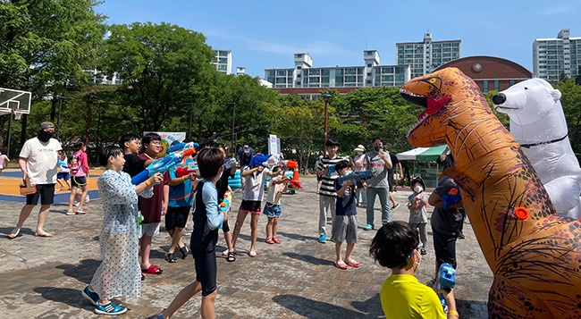 부흥복지관 평촌센터] 평촌권역 거주 아동의 놀이 고민 해소를 위한 놀이축제 ‘우리, 뭐하고 놀지  물총놀이편’ 진행