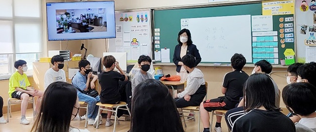 호성초등학교, 교장이 직접 알려주는 진로교육 및 평화수업 '꿈을 키워주고 사랑을 전하는 교장'