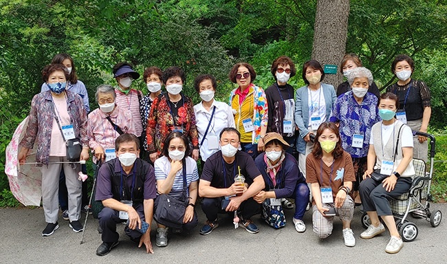 안양시 범계동, 독거 어르신들과 “숲에서 두드리다” 목공체험 나들이 다녀와