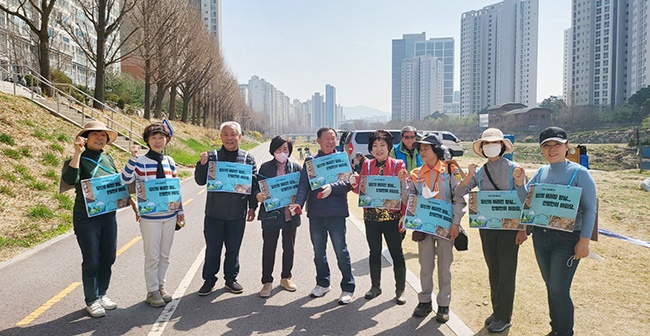 “강아지 똥, 이제는 함께 해결해야 할 이슈” 비산동 마을활동기획단 “반려동물 에티켓 캠패인”