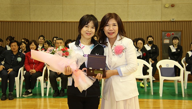 안양시배드민턴협회 여성부 회장 이ㆍ취임식 성황리 개최