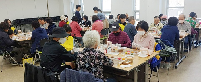 안양시, 치매 환자 문화 프로그램 ‘꽃과 도자기’ 성황리에 마쳐