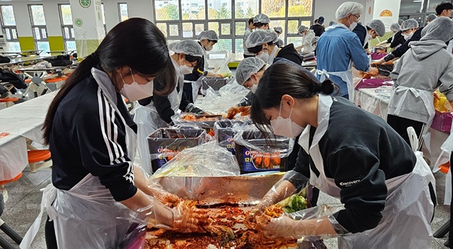 안양시부흥종합사회복지관, 백영고등학교와 함께하는 김장봉사활동 제 3회「김장백선생」진행