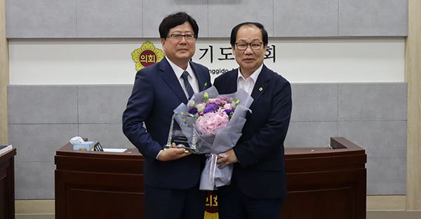 조광희 위원장, 전반기 교육행정위원회 의정활동 공로패 수상